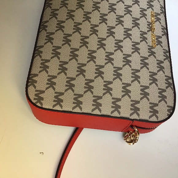 ❗️SOLD ❗️NWT Michael Kors LG EW Crossbody - Picture 3 of 8